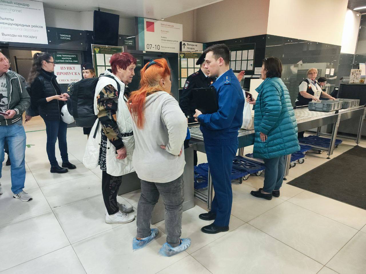 В аэропорту Стригино работники Нижегородской транспортной прокуратуры осуществляют прием пассажиров. #права_пассажиров