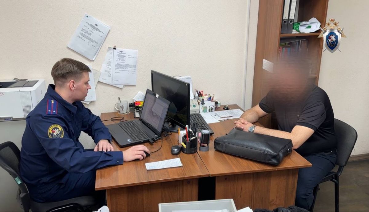 Бывший начальник железнодорожной дистанции во Владимирской области предстанет перед судом за взятку Следователи завершили расследование уголовного дела о взятке в отношении бывшего начальника Владимирской дистанции пути. По версии следствия, в 2023 году он получил 120 тыс. рублей от предпринимателя за организацию укладки пешеходного настила на железнодорожном переходе в Камешково. Дело направлено в суд. ↗ Прислать новость Подписаться