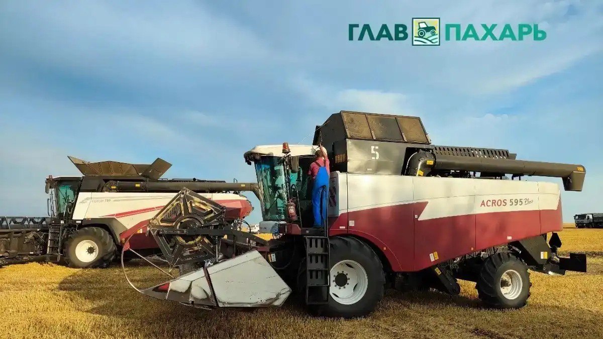 В Татарстане на 2026 год поставлена задача модернизировать не менее 3 тракторов и 4 комбайнов В регионе поставлена задача модернизировать не менее 3 тракторов 4 зерноуборочных и 5 кормоуборочных комбайнов В сумме это 9 тысяч тракторов и 3 3 тысячи комбайнов Благодаря этому в 2026 году в сфере сельского хозяйства Татарстана ожидается прирост на 1 5 Подробнее читайте