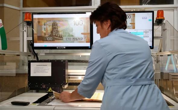 Центробанк прокомментировал массовые отказы компаний от выплаты дивидендов    «При принятии решений о распределении прибыли и выплате дивидендов акционерные общества должны стремиться к оптимальному балансу между интересами акционеров и общества. Важно учитывать потребности компании в финансировании инвестиционных программ, прибыль и стратегию развития», — заявили в Центробанке, комментируя ситуацию с отказами компаний от выплаты дивидендов. На начало июня количество таких компаний превысило 50.  Право на участие в прибыли через дивиденды — одно из ключевых прав акционера. Доход по акциям — важный показатель инвестиционной привлекательности компании, напомнили в пресс-службе регулятора. Они также отметили, что выплата дивидендов — это не обязанность, а возможность акционерного общества.
