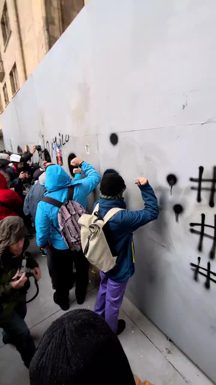 Протесты в Тбилиси: культурный марш и требования новых выборов