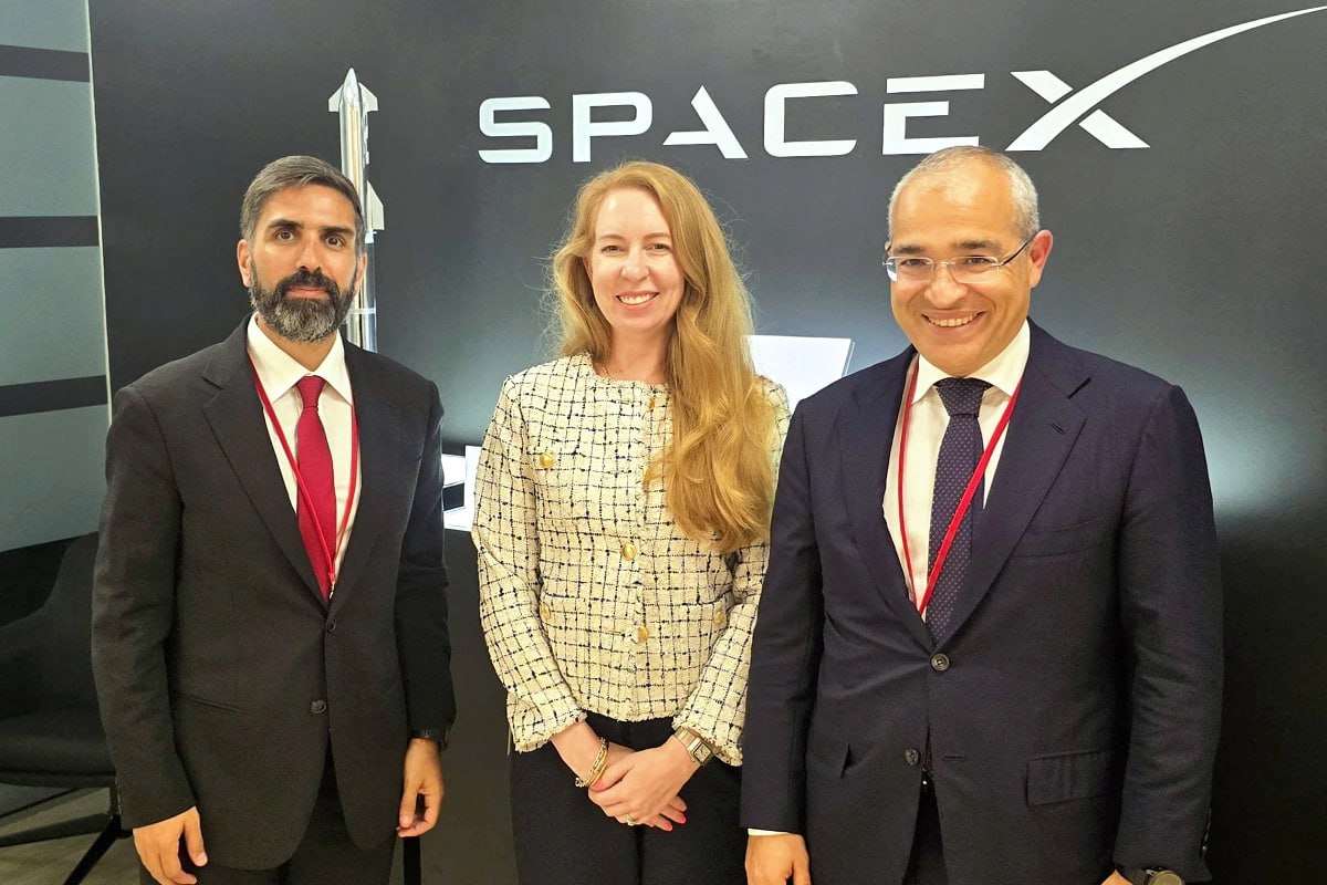Микаил Джаббаров встретился с вице-президентом компании SpaceX. В рамках рабочего визита Президента Азербайджанской Республики Ильхама Алиева в США вместе с президентом SOCAR Ровшаном Наджафом мы встретились с вице-президентом компании SpaceX Стефани Беднарек. Как сообщает Oxu.Az, об этом глава экономического ведомства написал на своей странице в соцсети Х. "На встрече мы отметили экономический потенциал Азербайджана, стратегические направления развития и благоприятный инвестиционный климат. Обсудили перспективы сотрудничества с компанией SpaceX, в том числе возможности партнерства в области применения инновационных и космических технологий, решений искусственного интеллекта, передачи знаний и опыта", - говорится в публикации. Публикация #ruoxuaz #МикаилДжаббаров #США Новости Азербайджана Написать нам