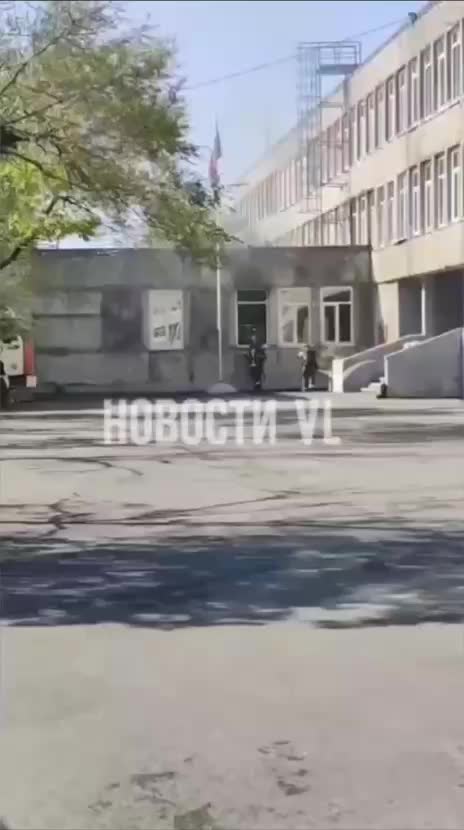 Пожар в школе Владивостока: взрыв аккумулятора телефона, но никто не пострадал