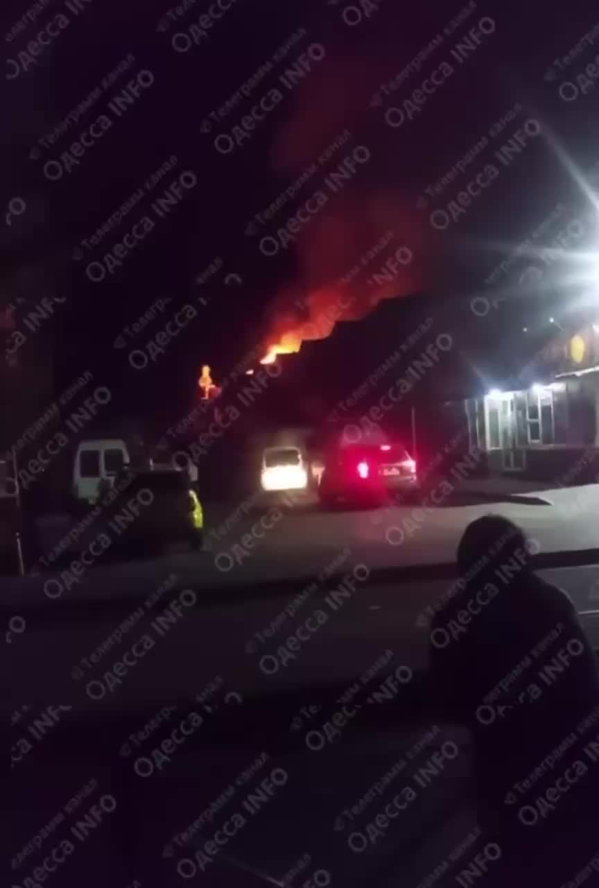 Ночные атаки в Николаеве: пожары на складах двух предприятий