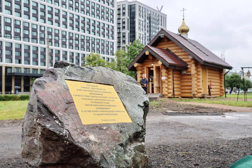 В декабре начнётся строительство храма Святой Равноапостольной Нины  Сейчас закупают материалы, грунт вывозят.   Будущий храм, посвящённый 80-летию полного освобождения Ленинграда от фашистской блокады, появится на углу Бухарестской улицы и Козловского переулка.