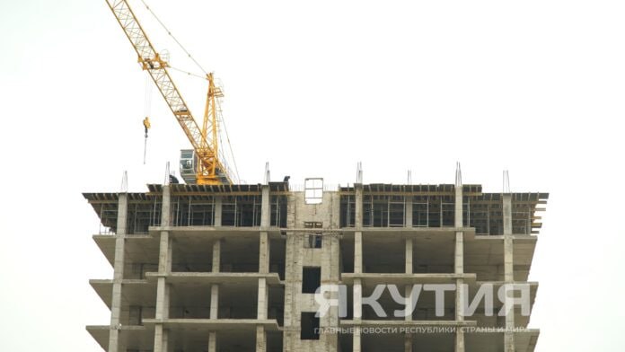 Более 155 млрд рублей направят на нацпроект Инфраструктура для жизни в Якутии до 2030 года В 2025 году в Якутии стартовал национальный проект Инфраструктура для жизни инициированный президентом РФ Владимиром Путиным Он охватывает 43 опорных населённых пункта республики Как отметил в своём послании Государственному Собранию Ил Тумэн глава Якутии Айсен Николаев на развитие указанных населенных пунктов до 2030 года будет инвестировано более 155 млрд рублей Подробнее читайте по ссылке Фото Семен Аммосов Якутия 24 yk24 ru в MAX Telegram ВК VK Видео