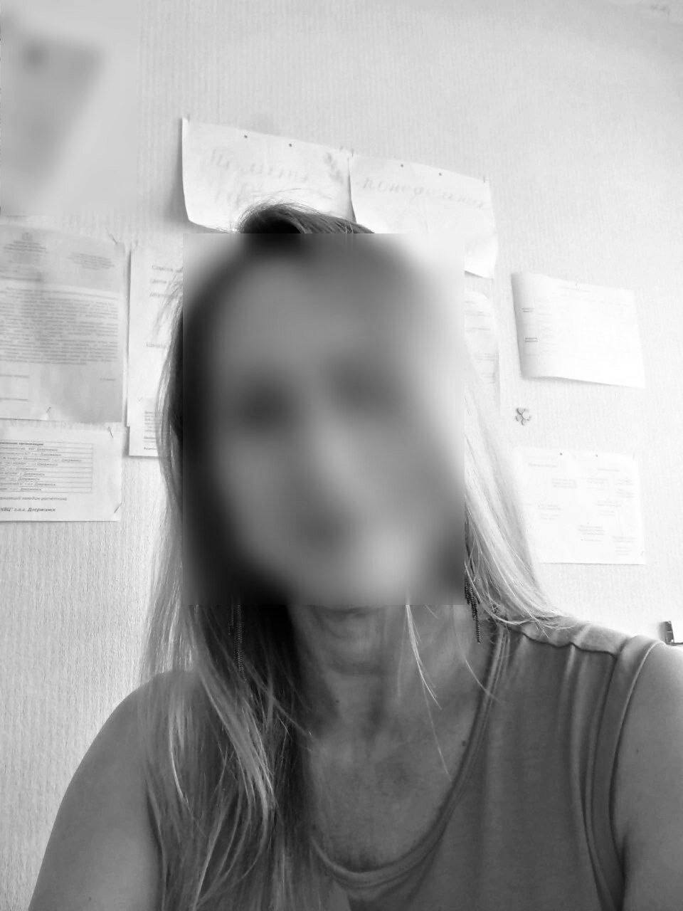 В Дзержинске изверг посреди дня изнасиловал и забил до смерти инструктора по танцам  По словам местных жителей, маньяк напал на девушку в дубовой роще на спуске к Оке со стороны ресторана «Каравелла».  О задержании преступника и о его личности пока ничего не известно.  Сегодня состоялось прощание с погибшей.  Подпишись \ Предложи новость
