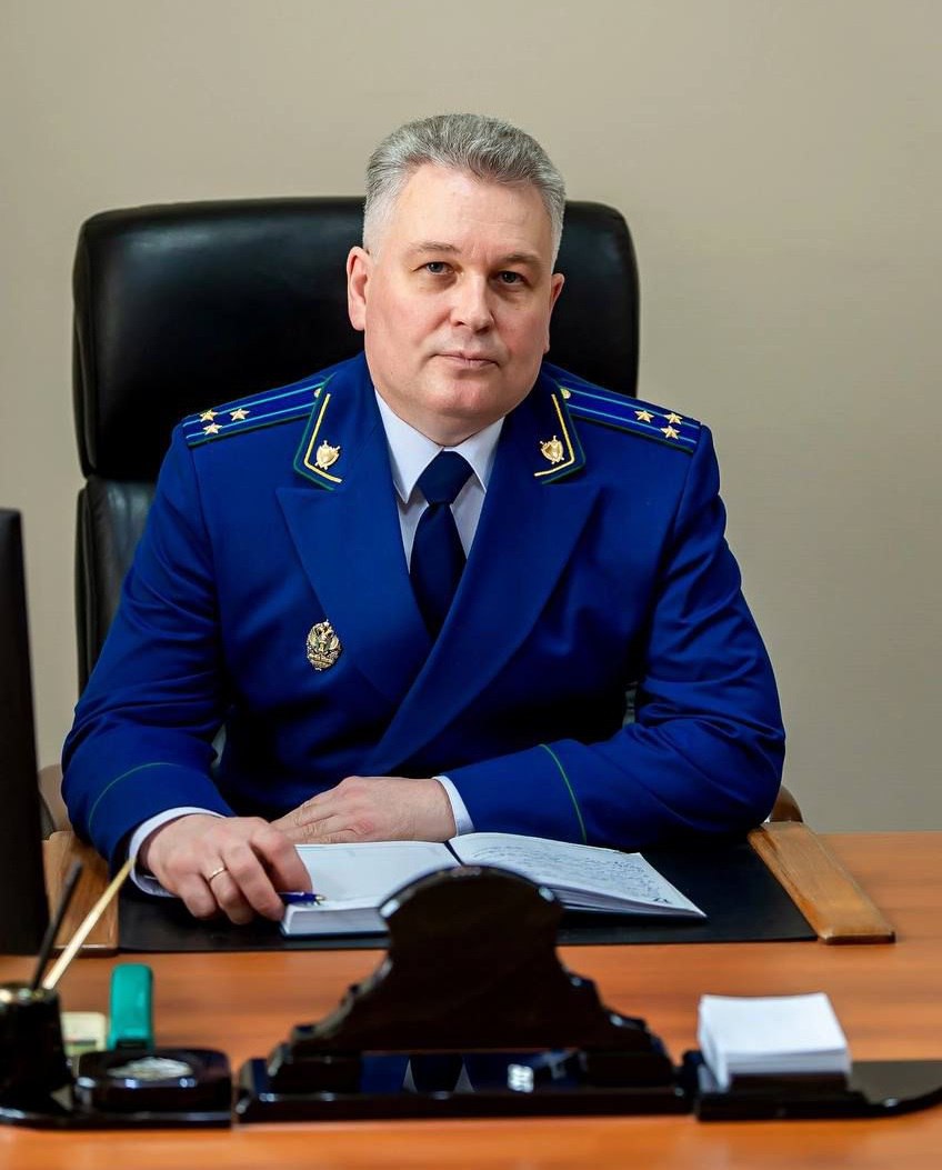 Мы поддержим каждого в его борьбе за права прокуратура Оренбуржья в 2025 году добилась выплаты 152 млн рублей долгов по зарплате В 2025 году работодатели погасили долги по зарплате перед более чем 4 тысячами оренбуржцев В общей сложности было выплачено 152 млн в том числе более 20 млн от предприятий банкротов Комсомольская правда пообщалась с заместителем прокурора области старшим советником юстиции Игорем Крушинским и узнала как его коллеги помогают оренбуржцам отстаивать права Фото прокуратура Оренбургской области