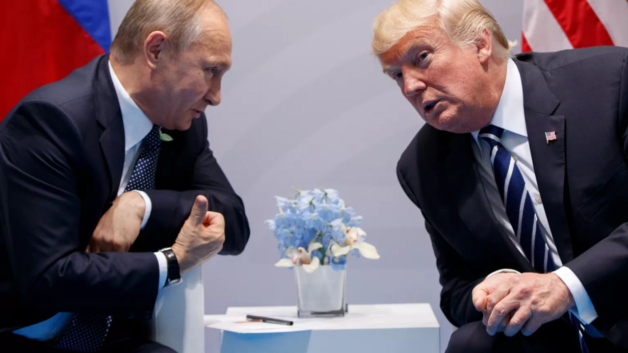 Путин поздравил Трампа с Днём рождения. Эту информацию сообщил помощник президента России Ушаков. Сегодня президенту США исполнился 79 лет.