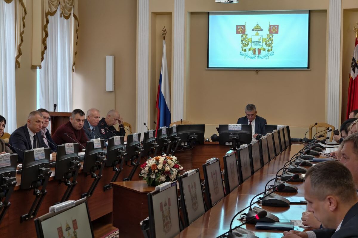 В Смоленске могут пересмотреть запрет левых поворотов на некоторых улицах В ходе планового совещания в администрации Смоленска 27 октября был поднят вопрос целесообразности ограничения левых поворотов на центральных магистралях Глава города Александр Новиков обратился в УМВД с просьбой проанализировать статистические данные по ДТП в связи с запретом левых поворотов на ряде улиц и уточнить как меняется ситуация с аварийностью после введения этой меры Подробнее   smolnarod ru news smolensk v administraciyu smolenska postupayut zhaloby na zakrashivanie preryvistoj razmetki