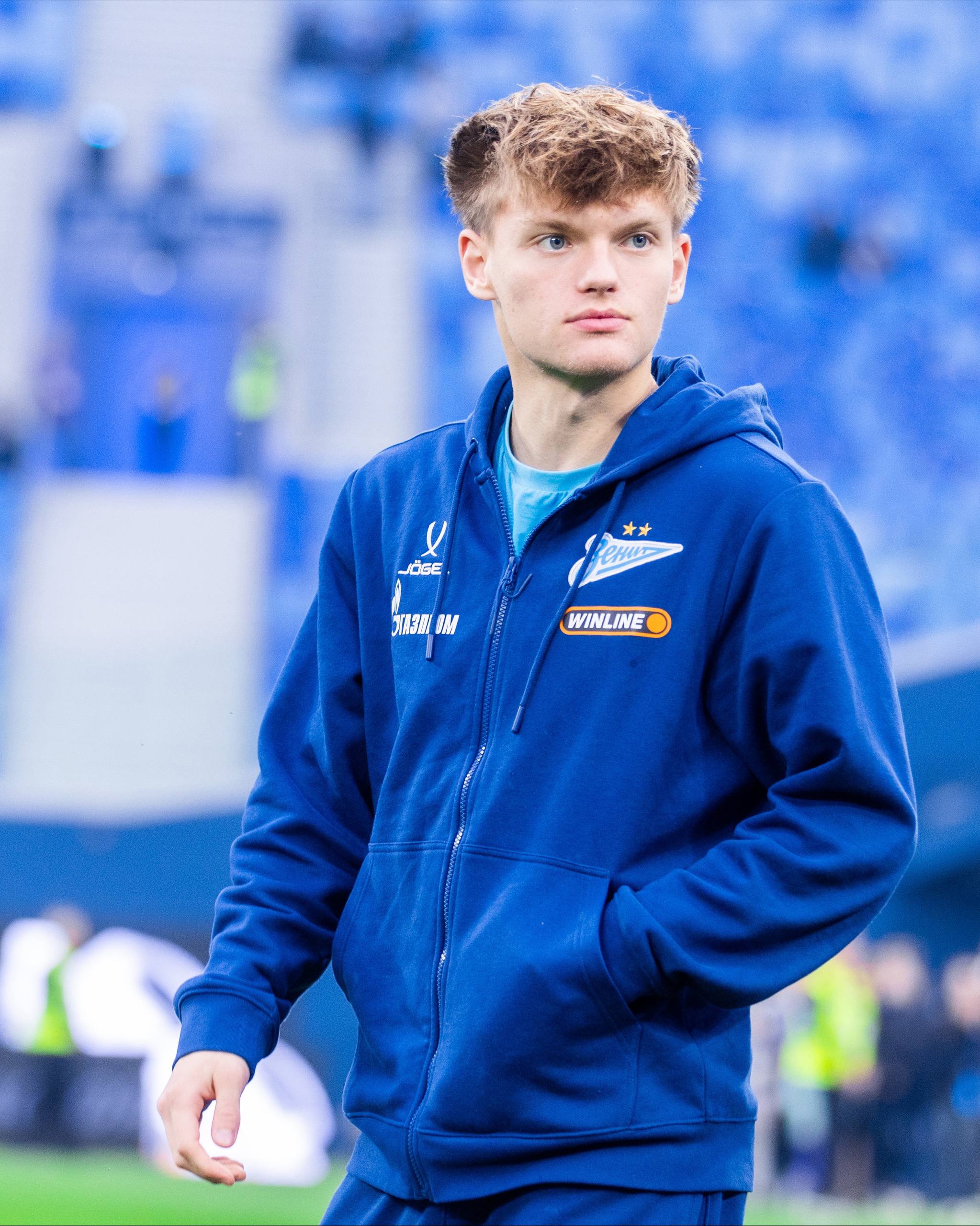 Вадим Шилов получил травму крестообразной связки Нападающий сине бело голубых получил серьезное повреждение на тренировочном занятии в рамках подготовки к ближайшей игре По результатам медицинского обследования у футболиста диагностировано повреждение передней крестообразной связки О тактике лечения и сроках полного восстановления игрока станет известно позднее Сине бело голубые желают Вадиму Шилову здоровья и скорейшего возвращения на футбольное поле