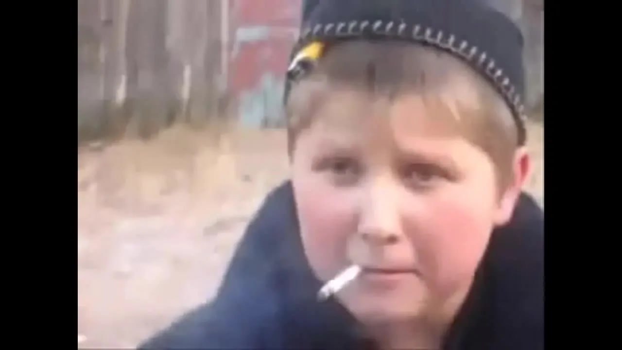 Учителям могут предоставить право изымать вейпы и алкоголь у студентов На данный момент курение и употребление алкоголя в учебных заведениях под запретом, однако у педагогов нет полномочий забирать «запрещенные» предметы у учащихся. Если предложенный законопроект будет одобрен, учителя получат возможность конфисковывать электронные сигареты и алкогольные напитки до прибытия родителей и правоохранительных органов. Согласно последним данным, в России около 15% подростков в возрасте 13-15 лет и почти 19% молодых людей в возрасте 15-18 лет употребляют табак. Москва сегодня. Подписаться Сообщить новость
