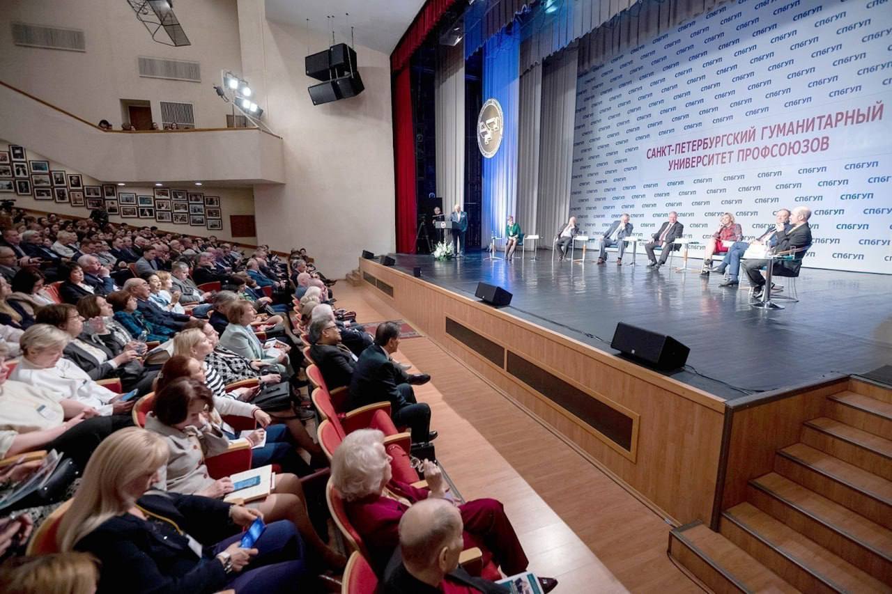 В Санкт-Петербургском Гуманитарном университете профсоюзов сегодня стартовали ХХIII Международные Лихачевские научные чтения Это крупнейший ежегодный форум гуманитарного знания в мире. Неудивительно, ведь за эти годы в нем участвовали представители из 59 стран мира. Ежегодно в Чтениях участвует свыше 1500 человек. Тема этого года - «Трансформации мира: проблемы и перспективы». Обсуждать ее в Петербург, среди прочих, приедет заместитель Генерального секретаря Организации Объединённых Наций Мигель Моратинос, представитель Министерства иностранных дел России Мария Захарова и многие другие. : СПб — отдай свой буст нам