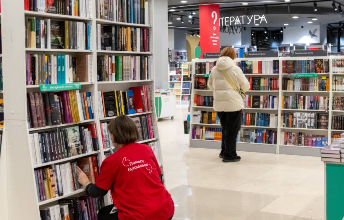 Россияне в новом году отправились за покупками книг о борьбе с вредными привычками Их продажи в новогодние праздники выросли на 44 по сравнению с предновогодним периодом в 2025 м рассказали ТАСС в сервисе Литрес При этом особенно взлетели на 153 продажи книги Лёгкий способ бросить пить Также россияне активно интересовались книгами о здоровье и красоте 38 по психологии и саморазвитию а также религии по 21 говорится в сообщении Литрес Сергей Ермохин ДП Подписаться на ДП в Telegram MAX