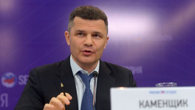 Бывший владелец Домодедово Дмитрий Каменщик направил в Верховный суд кассационную жалобу и попросил пересмотреть решение о передаче аэропорта в собственность государства Жалоба Каменщика поступила в высшую судебную инстанцию 23 января Решения по таким жалобам как правило выносятся в течение двух трех месяцев Арбитражный суд Подмосковья в июне 2025 года взыскал активы Домодедово в пользу государства по иску Генпрокуратуры Иск был подан к Дмитрию Каменщику и его партнеру Валерию Когану Надзорное ведомство сочло что бенефициары аэропорта имея иностранное гражданство распоряжались стратегическим предприятием в нарушение закона Подписаться на PRO transport