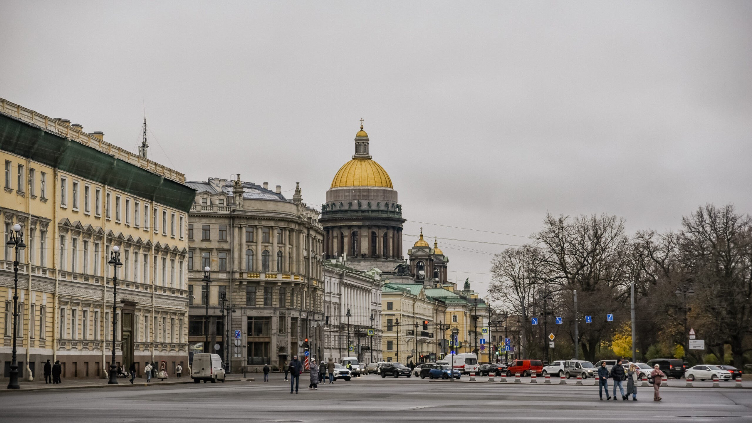 МЧС: В Петербурге 11 декабря будет сильный ветер  «По информации ФГБУ «Северо-Западное УГМС» 11 декабря в Санкт-Петербурге местами ожидаются порывы ветра до 17 м/с», – рассказали в пресс-службе.