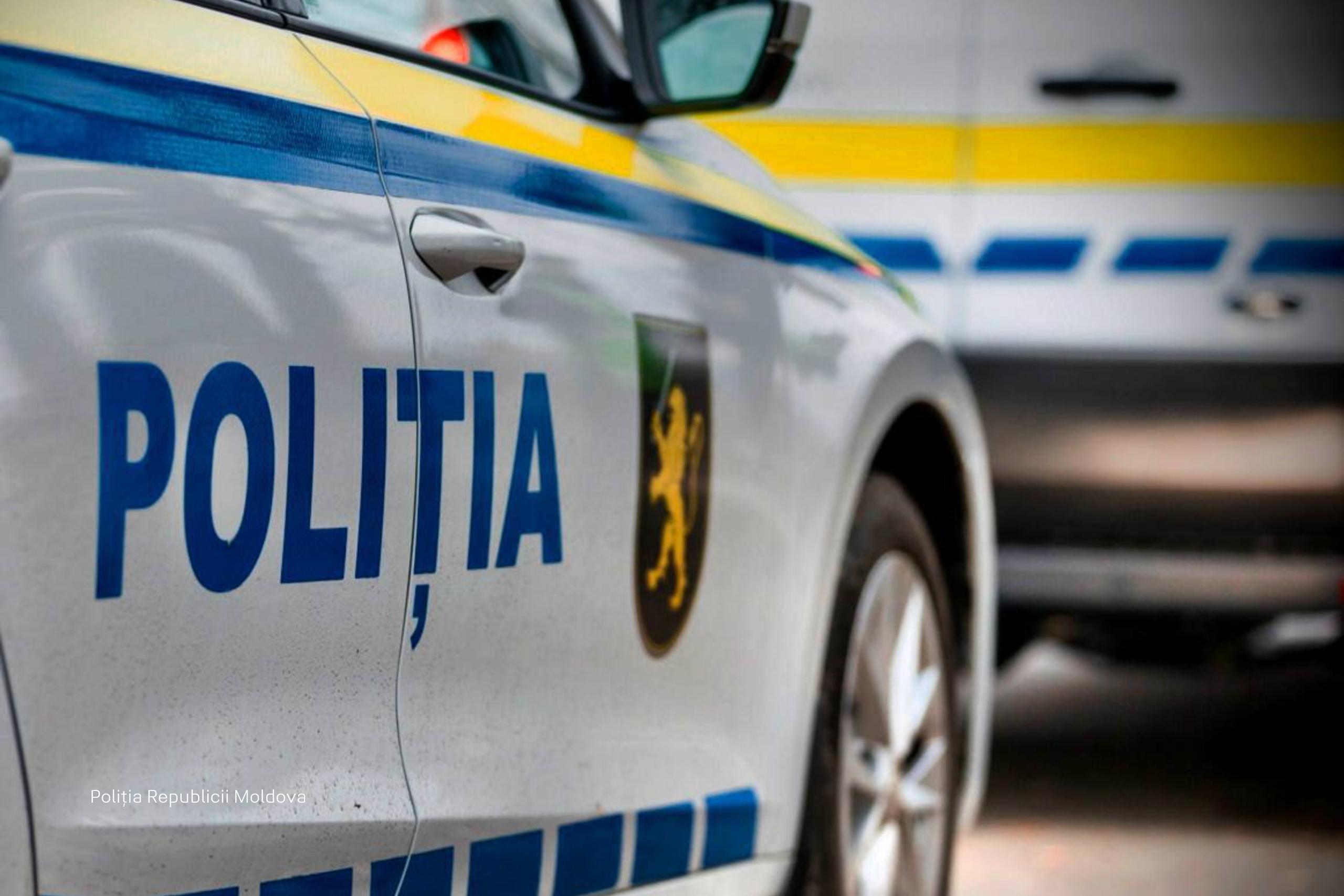 В полиции Кишинева отметили профессиональный праздник стрельбой троих уже уволили Глава ведомства Виорел Чернэуцяну заявил что выстрелы из своего личного оружия производил полицейский который находился в помещении один Сам виновник инцидента а также начальник инспектората полиции по сектору Центр и его заместитель уволены