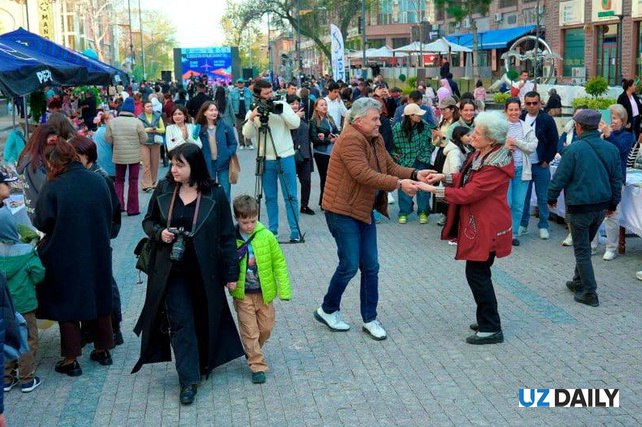 В Ташкенте временно ограничат движение транспорта в связи с новогодними мероприятиями В связи с подготовкой и проведением новогодних праздничных мероприятий а также в целях обеспечения общественной безопасности в Ташкенте вводятся временные ограничения движения автотранспорта на ряде улиц столицы English O zbek tilida Ўзбек тилида На русском iOS Android