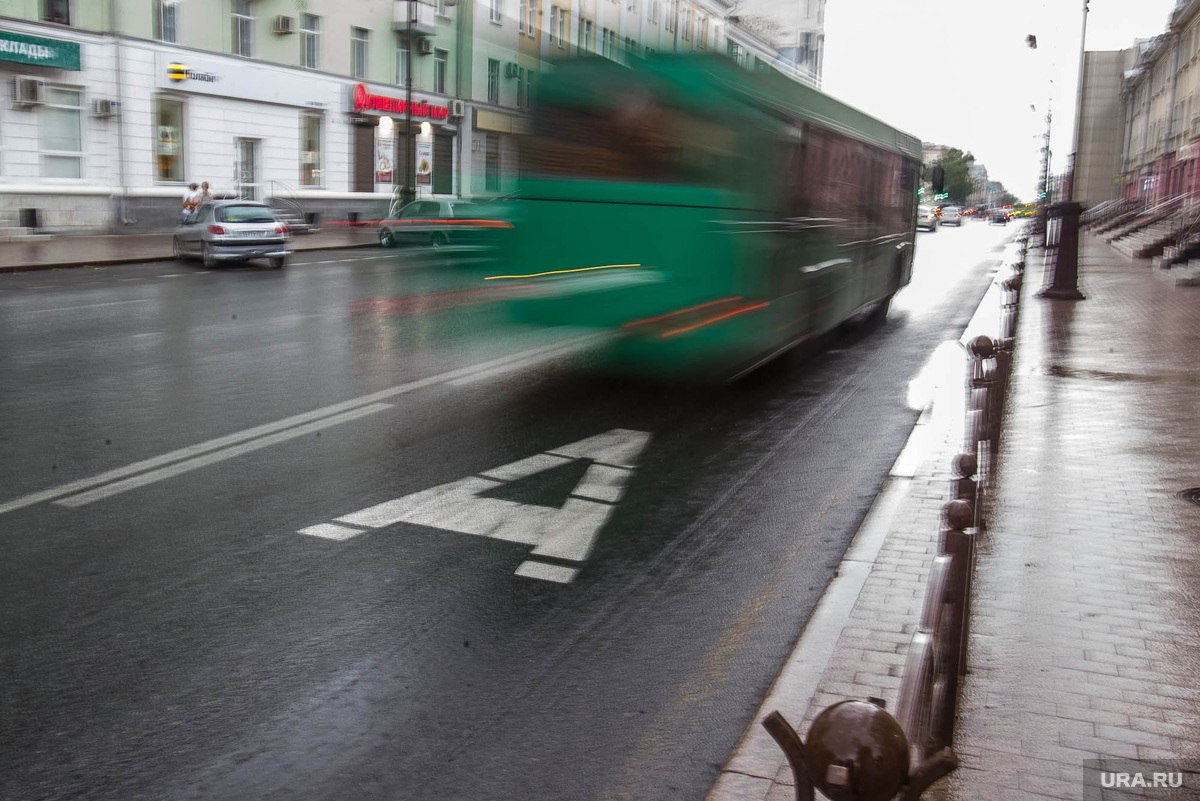 Автобусных полос в центре Тюмени станет больше  Такой участок появится в 2025 году на Ленина — от пересечения с улицей Челюскинцев до перекрестка с Первомайской, сообщает 72.RU.