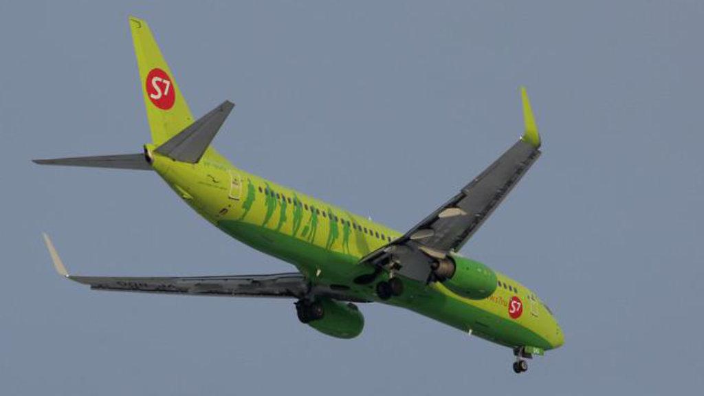 Авиакомпания S7 Airlines объявила о возвращении на дубайское направление из московского аэропорта Домодедово С 22 сентября перевозчик возобновляет регулярные рейсы в Международный аэропорт Аль Мактум DWC после сезонного перерыва На старте полеты будут выполняться три раза в неделю по вторникам четвергам и субботам С 27 октября рейсы станут ежедневными Расписание указано местное время для каждого аэропорта Москва DME Дубай DWC вылет в 08 15 прибытие в 14 45 Дубай DWC Москва DME вылет в 15 45 прибытие в 20 20 Перевозки выполнят на воздушных судах семейства Airbus A320 Билеты доступны на сайте авиакомпании
