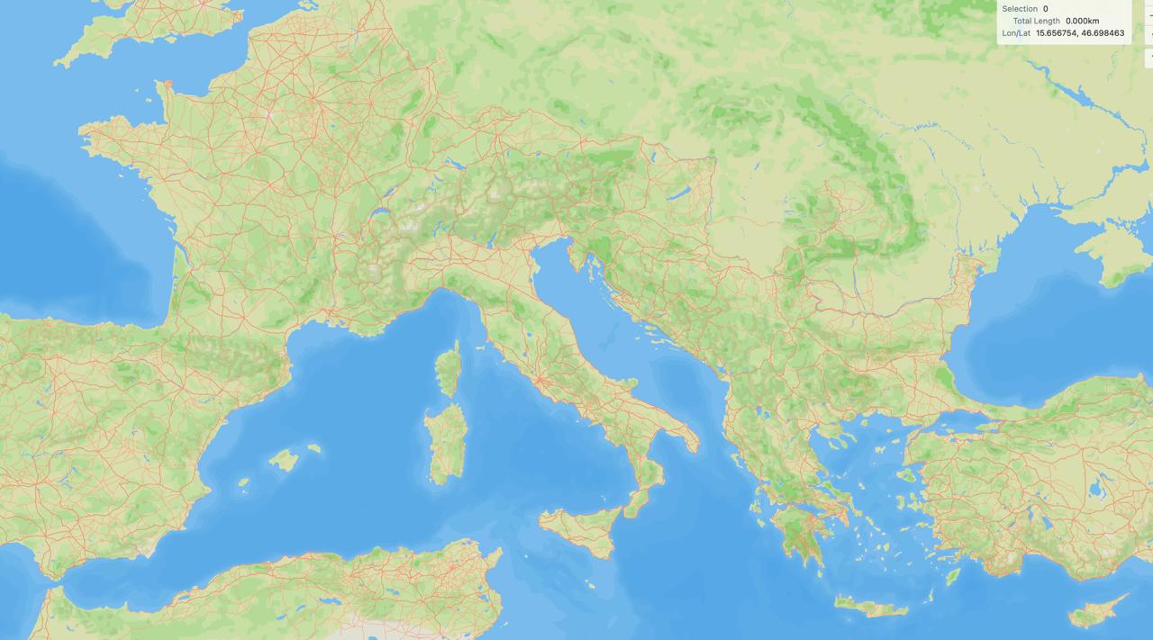 Все дороги ведут в Рим и их было гораздо больше чем считалось ранее Исследование опубликованное в журнале Scientific Data показывает что дорожная сеть Римской империи была примерно на 100 000 километров длиннее чем предполагалось ранее Во II веке эти дороги соединяли империю охватывавшую три континента с населением более 55 миллионов человек Карта высокого разрешения доступна онлайн и значительно точнее предыдущих измерений пишет группа под руководством автора исследования Тома Бругманса из Орхусского университета Дания Мы представляем самый подробный и большой открытый цифровой набор данных о дорогах Римской империи Международная группа проанализировала данные примерно из 40 стран Полученная карта охватывает в общей сложности 299 171 31 километра дорог на площади около четырёх миллионов квадратных километров утверждают они Уже тогда дороги имели огромное значение и были краеугольным камнем римской власти они соединяли провинции от Атлантики до Евфрата обеспечивая быстрое перемещение войск а также обмен товарами и идеями Некоторые из них включая Аппиеву дорогу в Риме или Эгнатиеву дорогу через Грецию и Балканы сохранились до наших дней или даже легли в основу современных транспортных маршрутов itiner e org