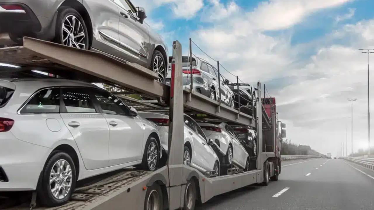 Срок сертификата соответствия для иномарок планируют увеличить В Узбекистане срок действия сертификата соответствия импортных машин хотят увеличить с трех до пяти лет это должно решить проблему очередей на техосмотр на полигоне Пскент Эту тему рассмотрели на заседании Межведомственной комиссии по взаимодействию с ВТО сообщил Telegram канал Autodeklarant Согласно отчету по итогам заседания с 1 ноября 2025 года планируется что машины будут проверять по 14 показателям вместо 62 Также со 2 сентября отменены некоторые испытания для автомобилей ввозимых для личного пользования Кроме того планируется что лаборатория на полигоне будет работать круглосуточно а записаться на проверку можно будет онлайн Telegram Facebook Instagram LinkedIn Сайт