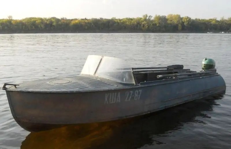 На Камчатке возбудили уголовное дело по факту пропажи мужчины на реке В Олюторском районе на севере полуострова расследуют уголовное дело в связи с пропажей 49 летнего мужчины сообщили РАИ КАМЧАТКА ИНФОРМ в Восточном межрегиональном следственном управлении на транспорте 7 октября сельчанин на моторной лодке Казанка вышел из села Пахачи в направлении села Апука Однако до места назначения он не добрался и до настоящего времени его местонахождение не установлено При проведении поисковой операции силами полиции и спасательных служб в районе устья реки Пахача нашли вещи мужчины 9 октября была обнаружена лодка пропавшего Дело возбудили по ч 2 ст 263 УК РФ нарушение правил безопасности движения и эксплуатации водного транспорта повлекшее по неосторожности смерть человека Следователи устанавливают все обстоятельства произошедшего КАМЧАТКА ИНФОРМ новости Камчатки в Telegram Фоторепортажи и эксклюзивные материалы на kamchatinfo com НАПИСАТЬ НАМ