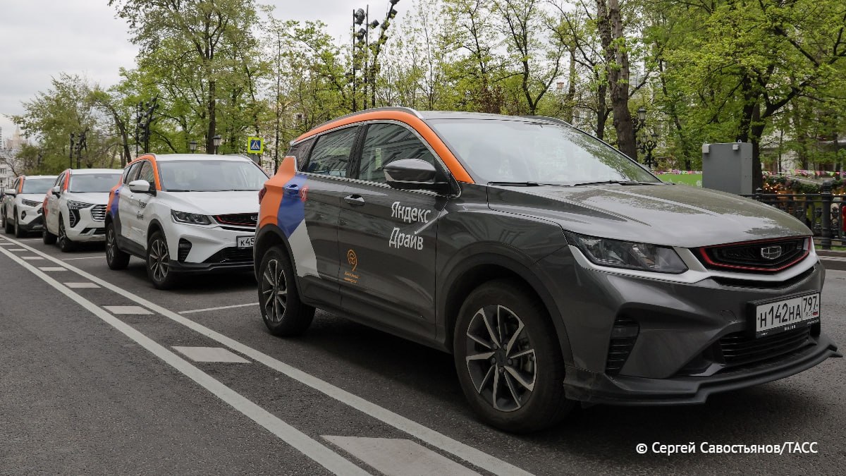 Каршеринговый сервис "Яндекс драйв" в августе начнет работу в Челябинске. Об этом сообщили в пресс-службе компании.     / Урал+
