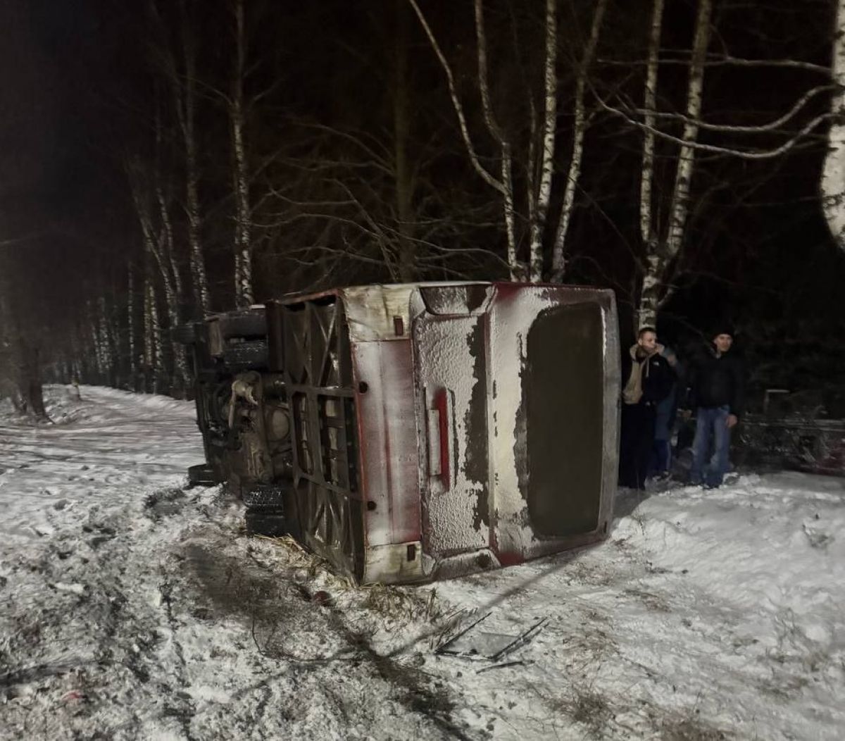 Улетевший в кювет автобус с пассажирами в Тульской области попал на видео     В ДТП попал автобус 102-го маршрута. Он следовал рейсом Тула–Шатск. Съехав в кювет, единица общественного транспорта завалилась на бок. Рассказываем о судьбе пассажиров и публикуем видео с места жесткой аварии.  ↗  Прислать новость   Подписаться