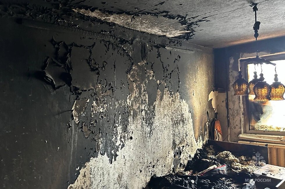 Мужчина погиб на пожаре в Кировском районе Донецка Пожар произошел в квартире на первом этаже девятиэтажного жилого дома Спасатели прибывшие на место обнаружили в помещении тело погибшего мужчины Его личность устанавливается Читать полностью Фото МЧС по ДНР  Подпишись на нас в MAX