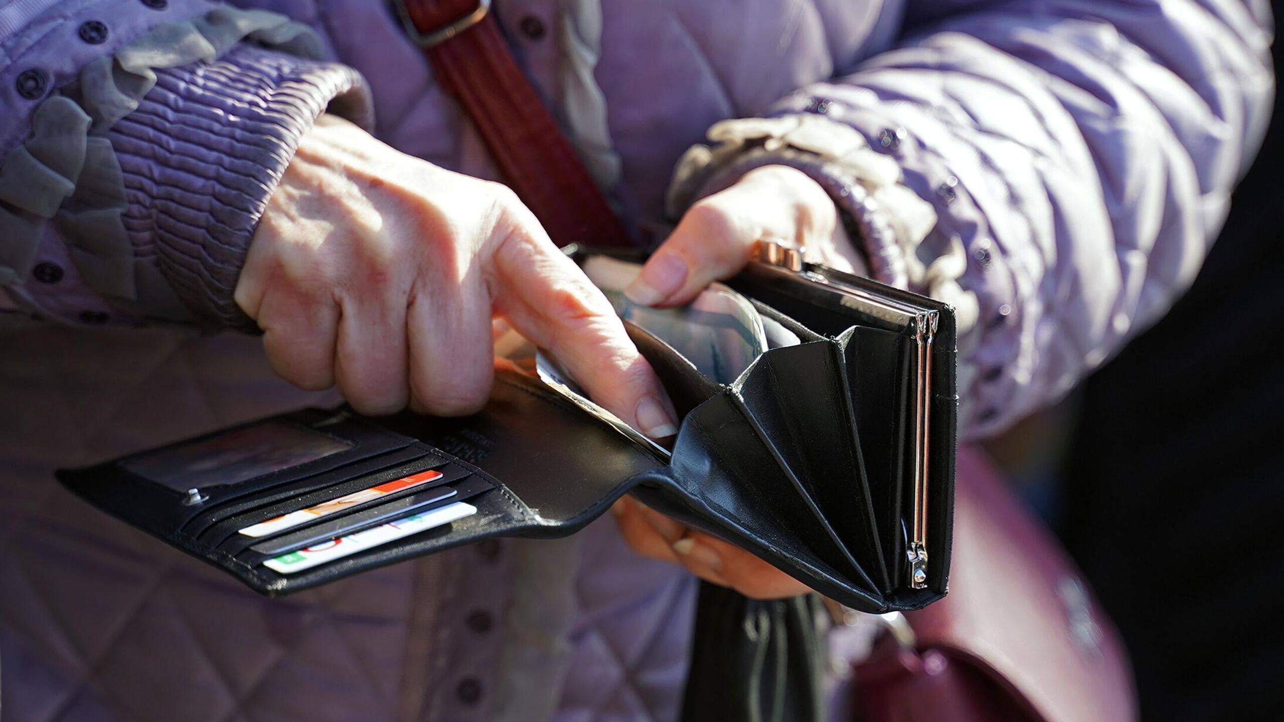 Изменяется порядок получения пенсионных и социальных выплат для граждан России, постоянно проживающих в Абхазии и Южной Осетии, с августа начисление средств от Социального фонда России СФР будет осуществляться исключительно на карты ПСБ, сообщает пресс-служба банка.