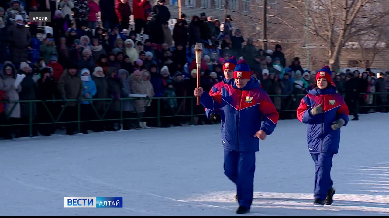 Алтайский край готовится принять очередные Всероссийские игры сельских спортсменов.  Они пройдут в столице региона с 13 по 16 марта.  Как сообщили в краевом министерстве спорта, в состязаниях планирует участвовать около 600 спортсменов из 37 регионов. Причем, в составы сборных войдут только жители сельской местности, в том числе работники АПК. Участники будут соревноваться как в традиционных видах спорта: это лыжные гонки, полиатлон, гири, шахматы и шашки, так и в необычных, «аграрных», номинациях. Например, мужчинам предстоит состязаться в виртуозном вождении трактора. Эти соревнования пройдут на площади Сахарова. Ну а женщины будут, например, собирать и разбирать на время доильный аппарат на площадке аграрного вуза.