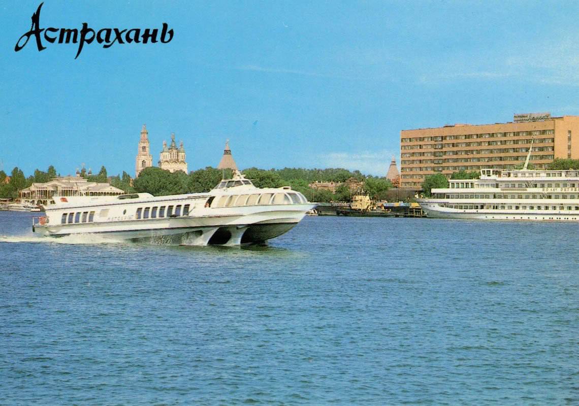 Водолёт свяжет Нижний Новгород и Астрахань Нижегородский перевозчик Водолёт планирует запустить скоростную линию Нижний Новгород Астрахань в 2026 году Маршрут будет состоять из нескольких участков Нижний Новгород Казань Казань Самара Самара Саратов Саратов Волгоград и Волгоград Астрахань Путешествие займёт пять дней и у пассажиров будет возможность познакомиться с городами на остановках В 2025 году компания осуществила более 4000 рейсов и перевезла почти 121 тысячу пассажиров Также в 2025 году Водолёт впервые выполнил рейсы из Нижнего Новгорода в Пермь и Тверь а в текущем году провёл тестовые рейсы до Волгограда AST NEWS ru