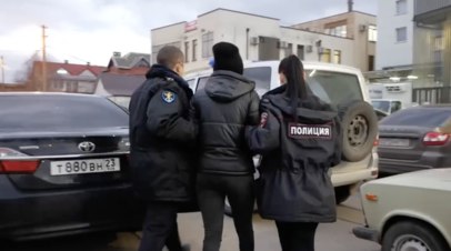 В Краснодаре женщина подожгла банкомат по заданию мошенников   В Краснодаре 29-летнюю женщину задержали после поджога банкомата по заданию мошенников.  Читать далее