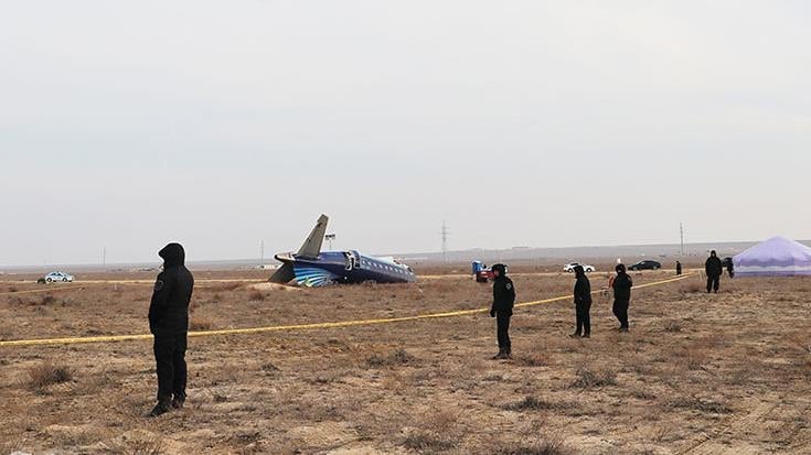 В министерстве транспорта Казахстана заявили, что окончательный отчет о расследовании крушения самолета AZAL в Актау утвердят не позже чем через три года  Расследование авиационного происшествия проводится в соответствии с приказом министра по инвестициям и развитию Республики Казахстан.  В соответствии с приказом продолжительность расследования не превышает 36 месяцев, если не потребуется дополнительных исследований, объяснили в Казахстане.