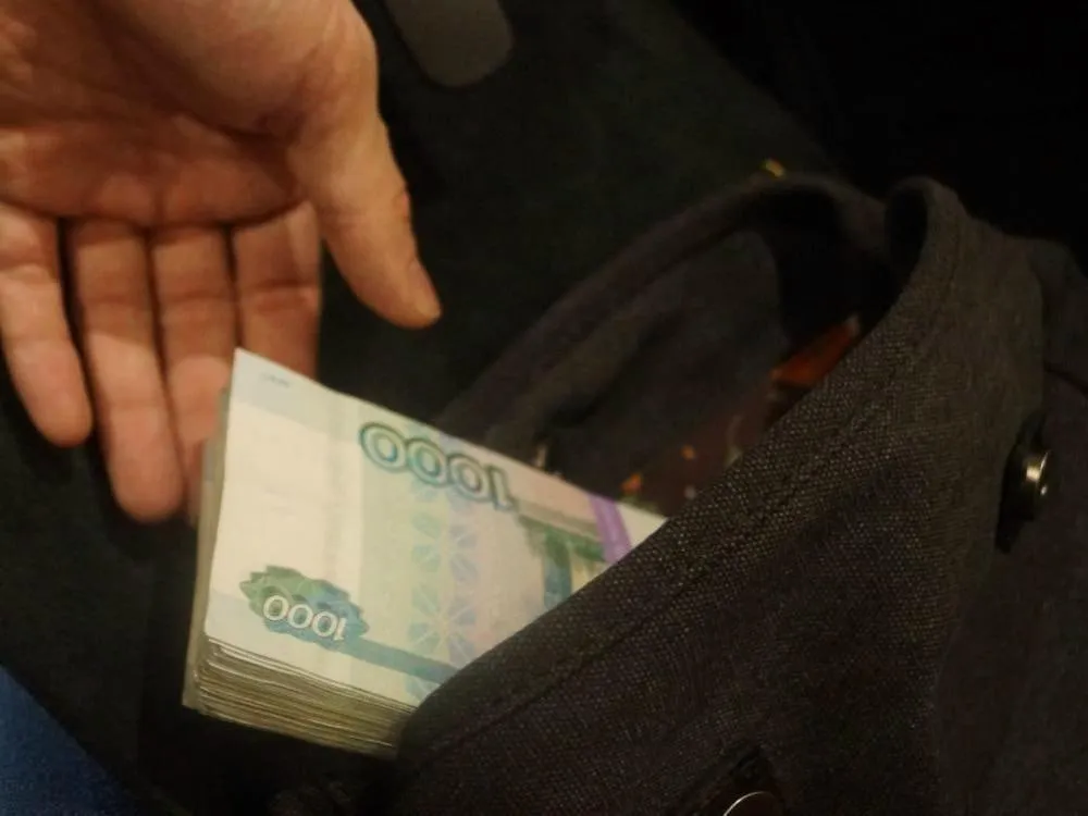 Аппетиты поморов оказались одними из самых скромных в стране Земляки не мечтают о больших зарплатах Замеры проведенные Финансовым университетом при правительстве РФ показывают что россияне занятые поиском работы в среднем хотели бы получать по 166 тысяч рублей в месяц а жители Архангельска ещё меньше Для соискателей без опыта средняя желаемая зарплата составляет 108 тысяч рублей в месяц Самые высокие средние значения желаемых зарплат во Владикавказе 211 тысяч в месяц Новокузнецке 207 Мурманске 206 Кургане 203 Сочи 197 Стерлитамаке 196 Ростове на Дону и Москве по 196 тысяч Липецке 195 и Чите 194 Самые низкие зарплатные ожидания в следующих городах Махачкала 144 тысяч рублей в месяц Ульяновск 143 Рязань 142 Владимир 141 Пенза 139 Красноярск 138 Кемерово и Ставрополь по 134 Архангельск 126 тысяч рублей Кострома 111