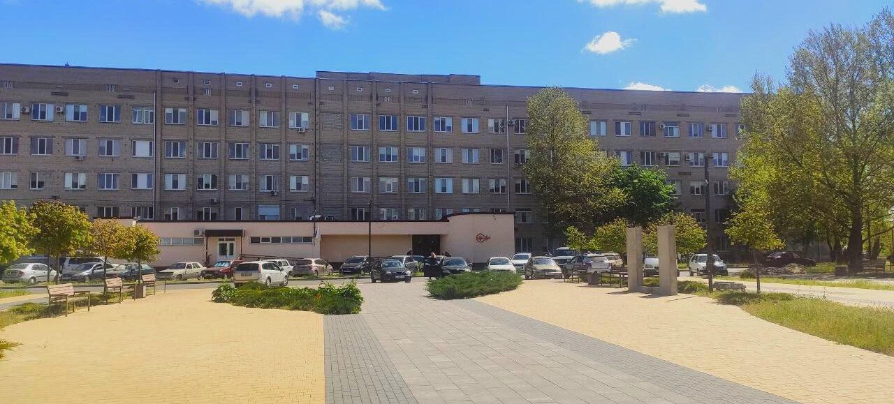 Офтальмологи из Краснодарского края проведут операции в Мелитополе «Краснодарские врачи будут работать в Мелитопольской областной больнице. Это результат соглашения между Минздравом Запорожской области, Мелитопольской областной больницей и краснодарским филиалом Национальный медицинский исследовательский центр „МНТК „Микрохирургия глаза“ имени академика С. Н. Фёдорова», — сказали в областном Минздраве. Фото: Официальный Телеграм-канал администрации Васильевского округа , VK и ОК и читайте новости на нашем сайте