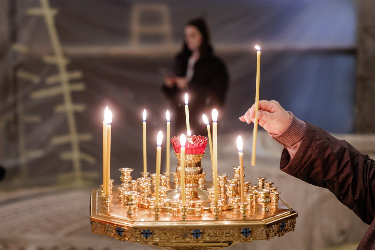 Общегородской молебен против абортов проведут в Челябинске 11 января Молебен против абортов проведут в Челябинске 11 января В этот день будут политься о вразумлении тех кто хочет погубить младенца во чреве Общегородской молебен состоится в кафедральном соборе Рождества Христова в 12 00 Богослужение совершит митрополит Челябинский и Миасский Алексий Подобные молебны пройдут 11 января в разных городах России по решению Священного Синода РПЦ Дата связана с Днем памяти 14 000 Вифлеемских младенцев с которыми расправились по приказу царя Ирода Приглашаем всех к совместной молитве о вразумлении и сохранении младенцев обратились к челябинцам в кафедральном соборе