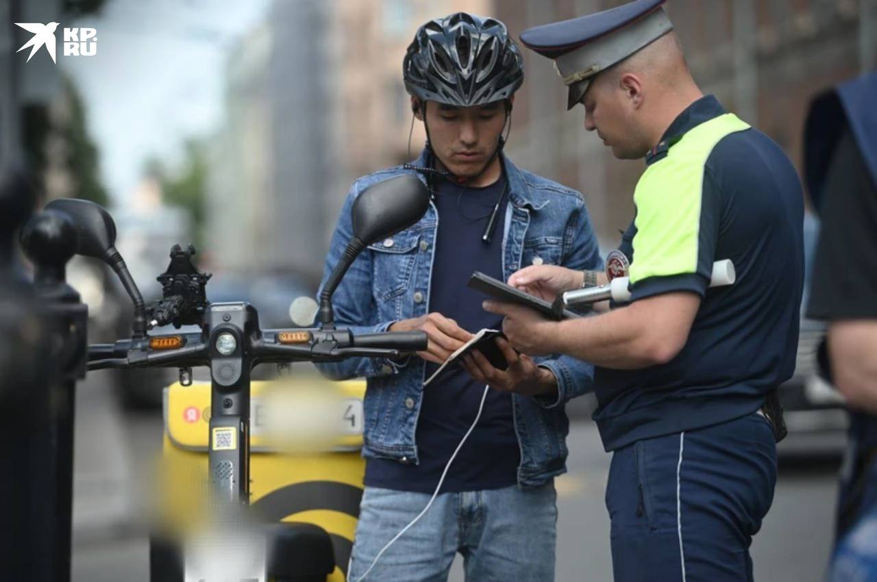 В Петербурге могут создать систему для контроля за работой курьеров на самокатах Такое предложение озвучили власти на совещании посвящённом вопросам регулирования деятельности служб доставки и средств индивидуальной мобильности Специализированная информационная платформа позволит отслеживать работу курьеров и операторов сервисов проката самокатов Также внедрят еще digital инструменты которые помогут навести порядок в этой сфере Помимо этого усовершенствуют механизмы администрирования нарушений со стороны курьеров Алексей Булатов Подпишись на Комсомольскую правду СПб отдай свой буст нам