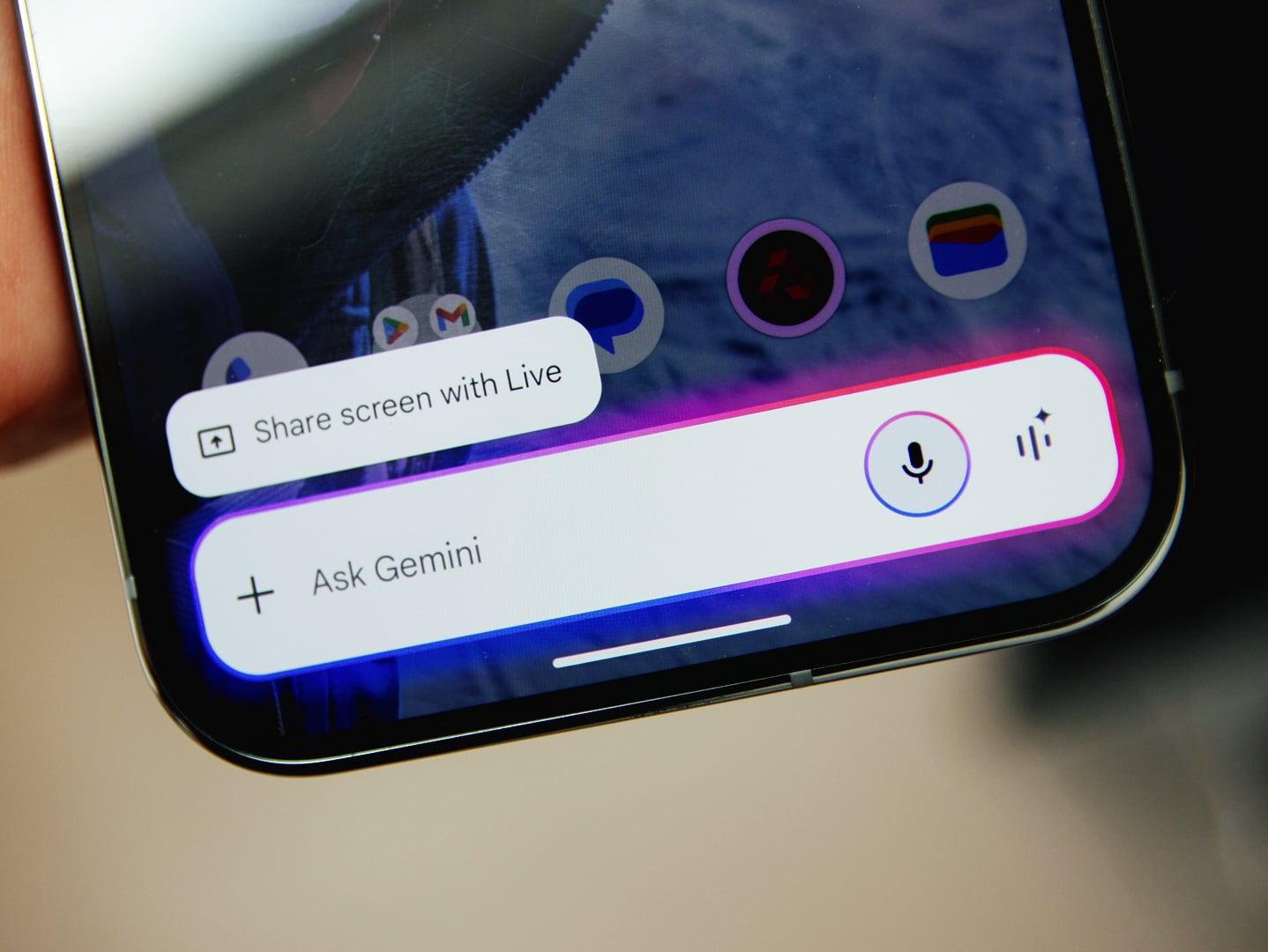 Смартфон сам закажет еду и такси Google тестирует управление Android без рук на базе Gemini Пользователь сможет написать задачу текстом в Gemini или надиктовать её а ИИ откроет нужное приложение и выполнит её Google предупреждает что Gemini может ошибаться а ответственность за его действия лежит на пользователе Вероятно на старте функция будет работать только с ограниченным числом приложений и не во всех странах   www iphones ru 1358276 новости iphonesru