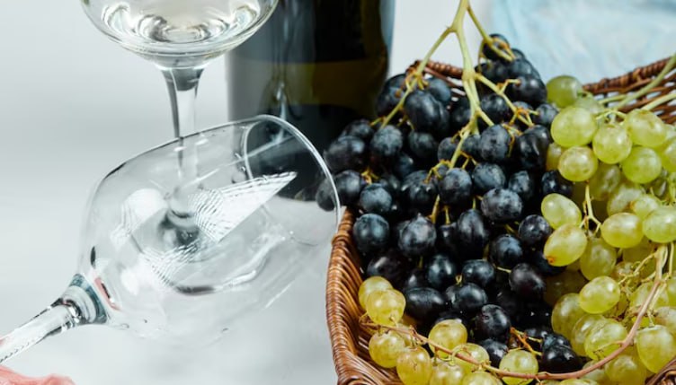 Дочке Абрау Дюрсо в Азербайджане отказали в регистрации знака Shirvan АзАбрау подала заявку на регистрацию товарного знака в апреле 2023 года Роспатент посчитал что словесный элемент Ширван является неохраноспособным поскольку это историческая область и винодельня в Азербайджане Регистрация данного обозначения будет вводить потребителя в заблуждение относительно места производства товаров отмечается в документе Вино Подписаться Забустить