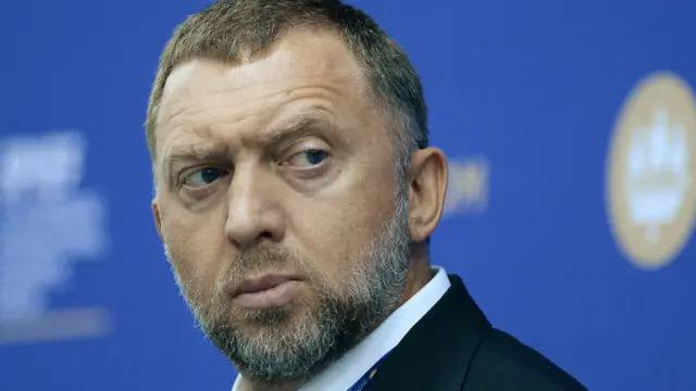 ‍ Дерипаска подал иск в Лондоне против разведывательных консультантов из-за дела Трехгорной мануфактуры  Олег Дерипаска и его кипрская компания Filatona Trading подали иск в Высокий суд Англии и Уэльса против подразделения международной консалтинговой компании CT Group и двух её бывших сотрудников.  Ответчиками выступают британская CT Solutions and Private Advisory, а также Юджин Керли и Лия Джеймс. Предмет иска связан с возможной подделкой документа, фигурировавшего в процессе по делу Трехгорной мануфактуры — московского исторического предприятия, вокруг которого разгорелась давняя имущественная тяжба.  Иск подан в рамках более широкой юридической борьбы, которую Дерипаска ведёт как в России, так и за рубежом. Подробности претензий пока не раскрываются.    Подписаться   Прислать новость