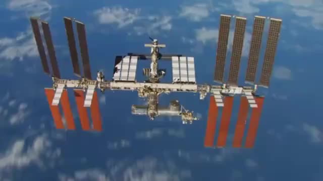 Космонавты поздравили российских победителей Международной олимпиады по ИИ с орбиты