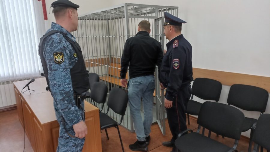 Гражданин проведёт 10 суток под арестом за уклонение от уплаты алиментов Нежелание оказывать материальную помощь ребенку обернулось для родителя временной изоляцией от общества.