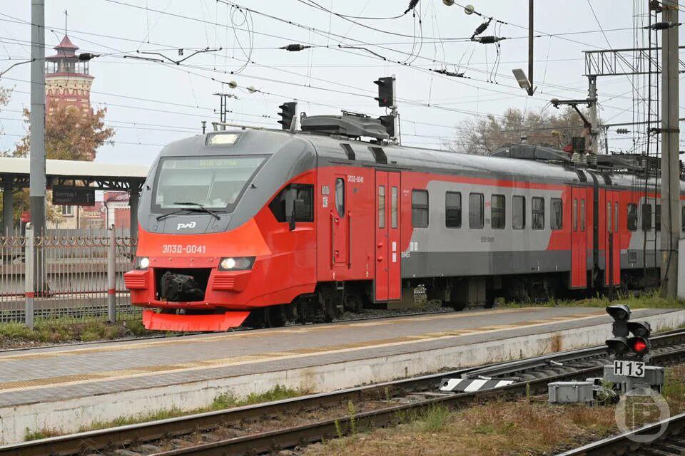 Юг и центр Волгограда соединит новая электричка Новый поезд Волгоград 1 Шпалопропитка будет курсировать каждую пятницу Поезд будет отправляться в 16 40 и прибывать на конечную станцию в 17 30 В обратном направлении электричка начинает путь в 19 55 и возвращается в Волгоград в 20 45 События по волгоградски по волгоградски