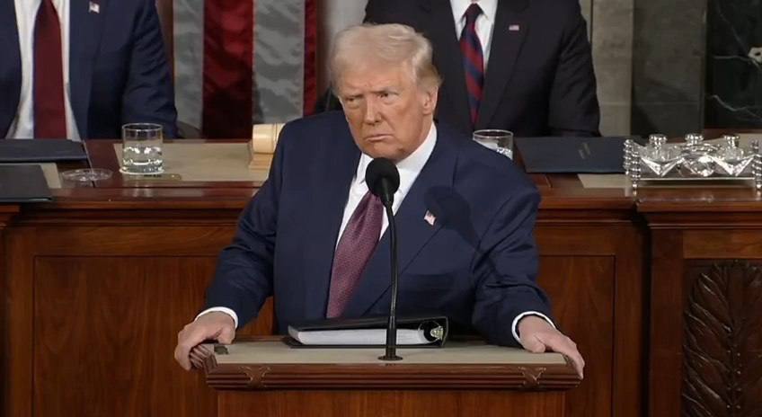 Трамп считает, что настало время принятия законопроекта о новых санкциях против России. Отмечается, что рассмотрение этого вопроса начнется в июле, передает РИА Новости. ТОЛК