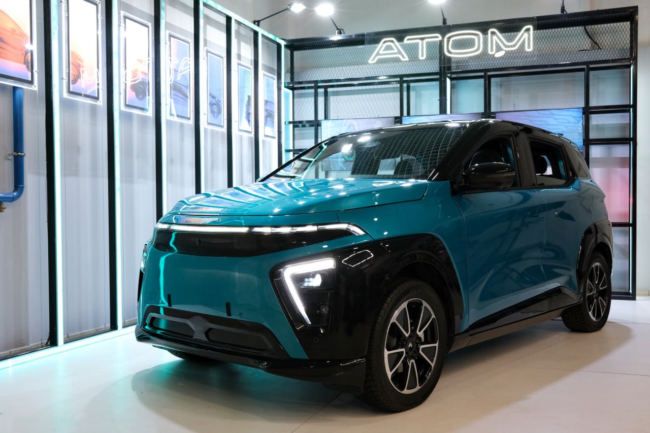 Цена татарстанского электромобиля «Атом» будет доступна для большинства россиян В компании также рассматривают с Минпромторгом различные меры поддержки, заявил ТАСС директор бизнес-направления «Электромобильность» Александр Бухвалов. Официальная стоимость пока еще не объявлена. Подписаться на «Вечерку»