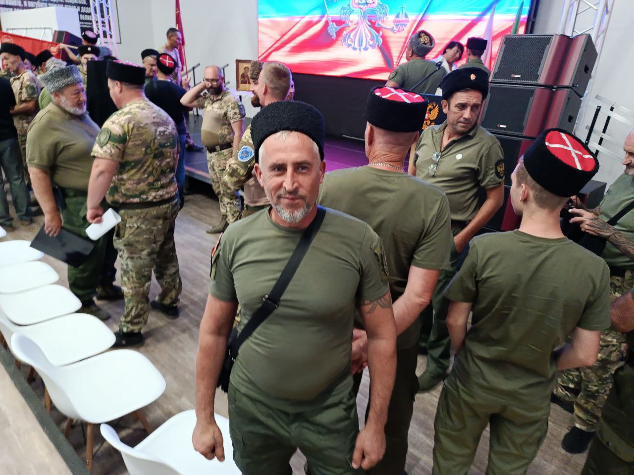 На казачьем круге в Запорожской области обсуждалось создание Районного юртового казачьего общества, что является шагом к формированию Запорожского войска. Атаманом единогласно избран Виктор Пляшка. Также обсуждался вопрос формирования Округа. Кроме того, в ряды реестрового Запорожского казачества были приняты новые казаки из Акимовского района, в том числе Евгений Перевязко и его соратники, которые ранее состояли в группе, названной "лже-атаманом А. Жидковым". По словам Александра Райкова, они решили вступить в реестровое казачество ради "порядка и законности".