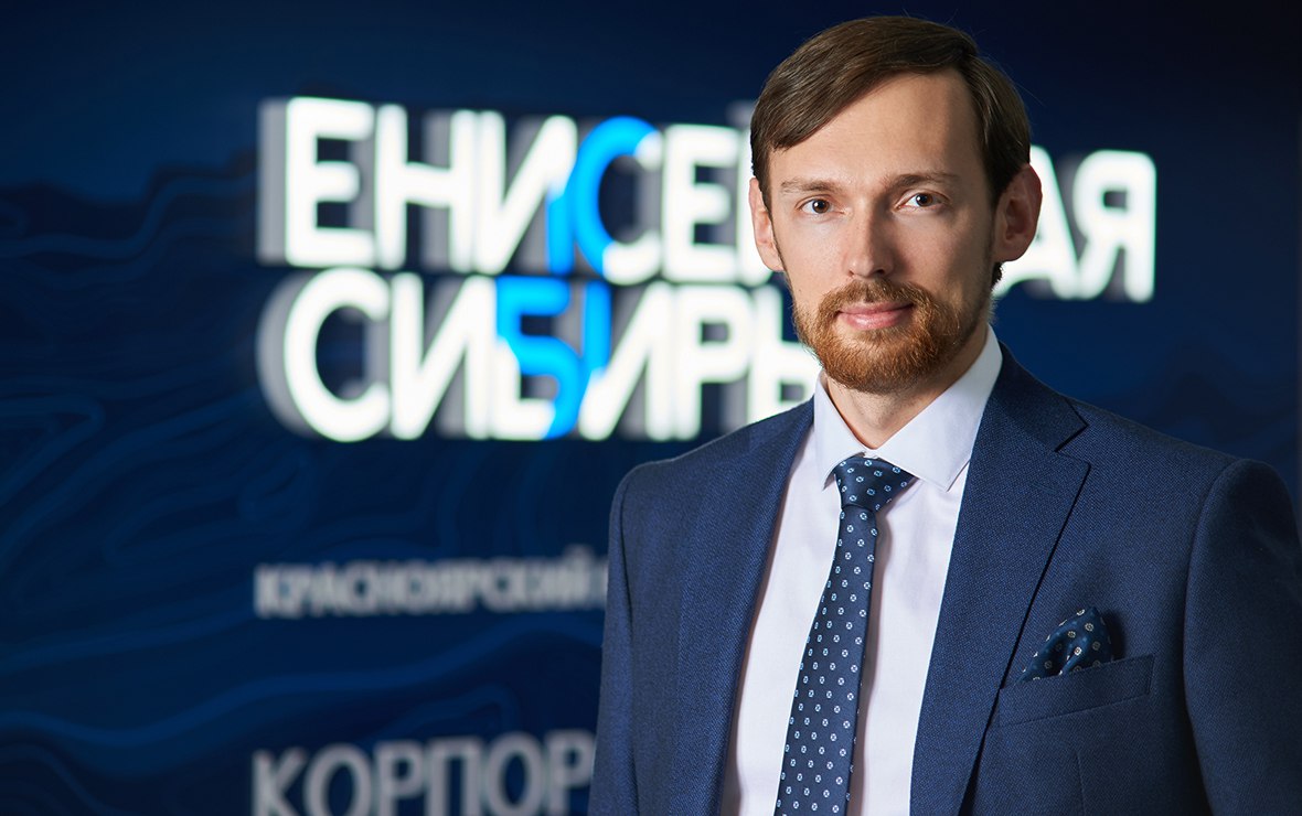 Корпорацию «Енисейская Сибирь» покидает Сергей Ладыженко, просидев там 6 лет  Свой пост покидает генеральный директор АНО «Корпорация развития Енисейской Сибири» Сергей Ладыженко. Соответствующее заявление им уже написано. В ближайшее время он будет освобождён от должности, которую занимал с января 2019 года. На «Енисейскую Сибирь» возлагались огромные планы. Корпорация должна была объединить три региона, привлечь серьезные инвестиции, для этих целей весь проект щедро финансировался из краевого бюджета, и даже открыты были представительства в других странах.  В итоге все свелось к гастролям представителей АНО «Корпорация развития Енисейской Сибири» по городам и весям, где уже бизнесмены их воспринимали как инфоцыган под эгидой правительства края. По факту никаких серьёзных проектов реализовать за годы не удалось, и примазаться к существующим тоже не очень получилось, да и проведение традиционного Красноярского экономического форума, оператором которого выступала «Енисейская Сибирь», перестали проводить в краевой столице.    Сам Сергей Ладыженко не смог завоевать авторитета в бизнес-кругах, не стал экспертом в вопросах инвестирования, отсидев 6 лет в «тёплом» кресле за счёт бюджетных средств. По логике вещей следовало бы признать неэффективность работы данной некоммерческой организации и её ликвидировать, сэкономив серьезные деньги для краевого бюджета, но на такое честное решение в Правительстве края не решаться.    Новым руководителем АНО «Корпорация развития Енисейской Сибири» может стать глава города Дивногорск Сергей Егоров, который накануне объявил о своем уходе из исполнительной власти и поступившем предложении, которое он уже принял.    Фото: АНО "Корпорация развития Енисейской Сибири"