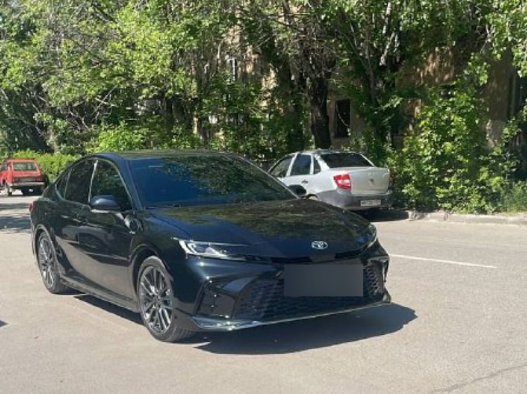 В Волжском водитель черной «Toyota Camry» отсидит 5 суток за неснятую тонировку В Волжском сотрудники ГАИ в ходе несения службы остановили автомобиль «Toyota Camry» под управлением 32-летнего волжанина. Как сообщили Волжский.ру в пресс-службе УМВД по городу Волжскому, на лобовом и передних боковых стеклах автомобиля была нанесена чрезмерная тонировка. Проверка по базе показала, что водитель ранее уже привлекался за данное нарушение. Ему было выдано требование о снятии тонировки. Однако волжанин проигнорировал требование ГАИ и продолжил ездить «в сумраке». За неисполнение требования о прекращении нарушения в отношении водителя был составлен протокол по ч.1 ст.19.3 КоАП РФ. Подробнее на Волжский.ру: